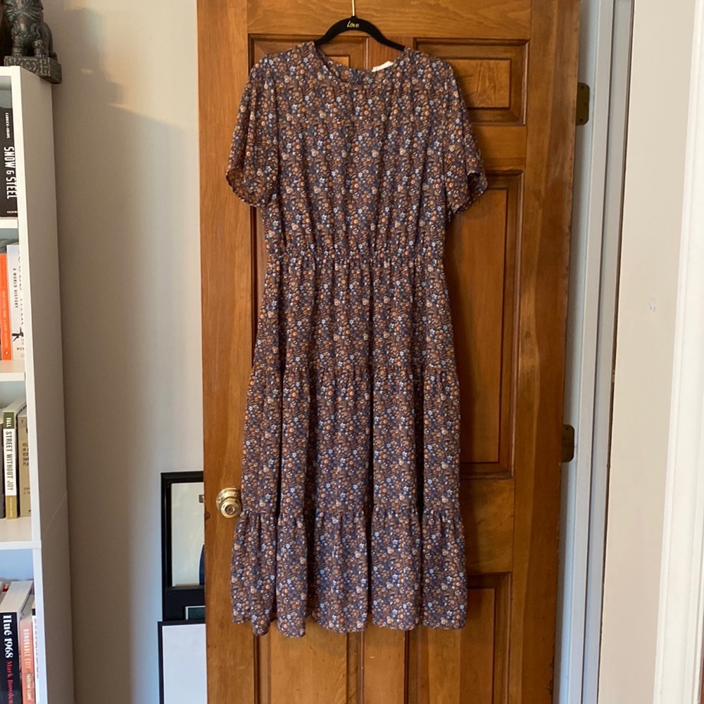 Bohme Midi Floral Short Sleeved Dress! Lightweight, tiered, size L.